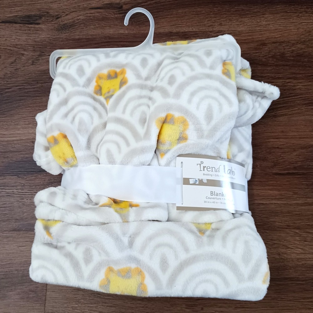 New 2017 Trend Lab Lion Gray White Baby Blanket 30‎ x 40